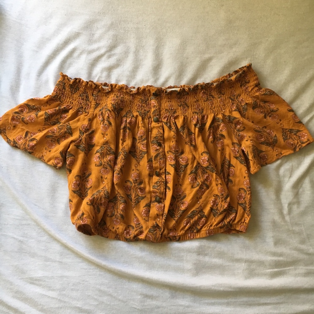 Flowy Off the shoulder crop-top